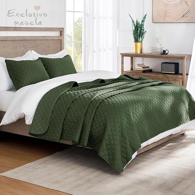 Exclusivo Mezcla Reversible King Size Quilt Bedding Set, Olive Green | - Image 2