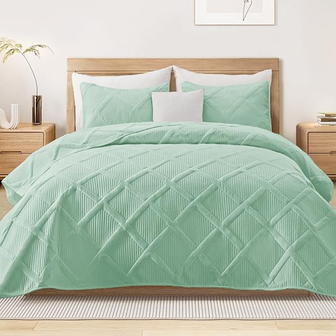 Exclusivo Mezcla Twin Size Quilt Set, Light Green | Soft Bedspreads by ExclusivoMezcla