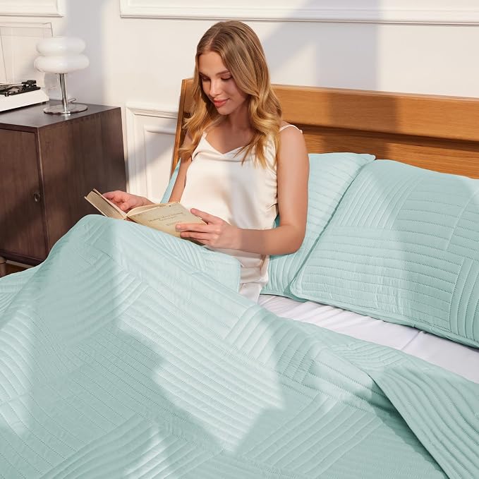 Whale Flotilla Ultra Soft Twin Quilt Bedding Set, Lightweight - Image 3