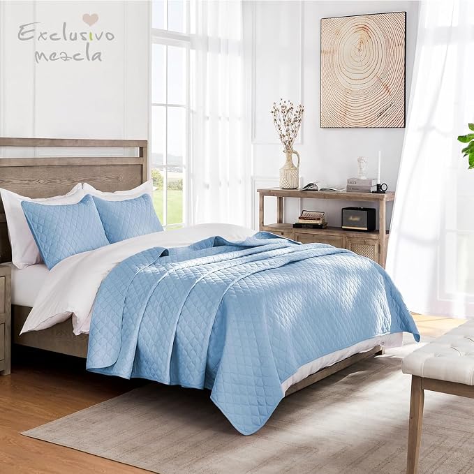 Exclusivo Mezcla Reversible King Size Quilt Bedding Set, Sky Blue | Lightweight - Image 2