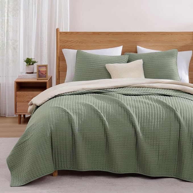 Oversized King Quilt-Sage Green Lightweight Bedspreads Quilt Bedding Set | Soft by WRENSONGE