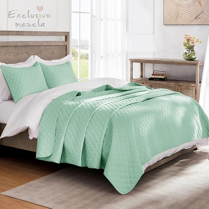 Exclusivo Mezcla Reversible Twin Quilt Bedding Set, Light Green | Lightweight - Image 2