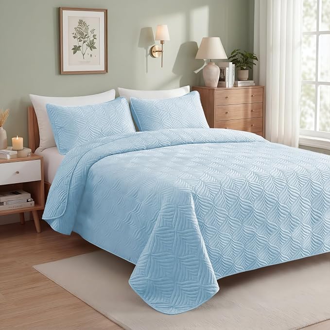 Whale Flotilla Extra Soft King Quilt Bedding Set, Lightweight Bedspreads | - Image 2