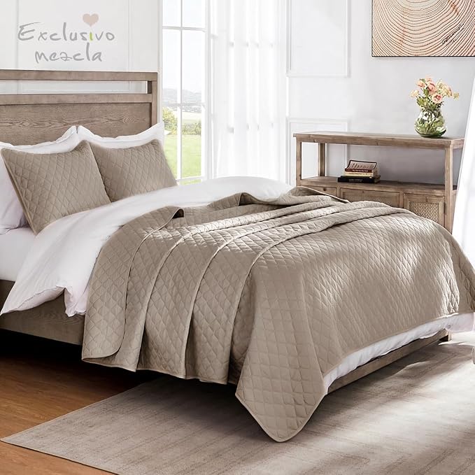Exclusivo Mezcla Reversible California King Quilt Set, Taupe | Lightweight - Image 2