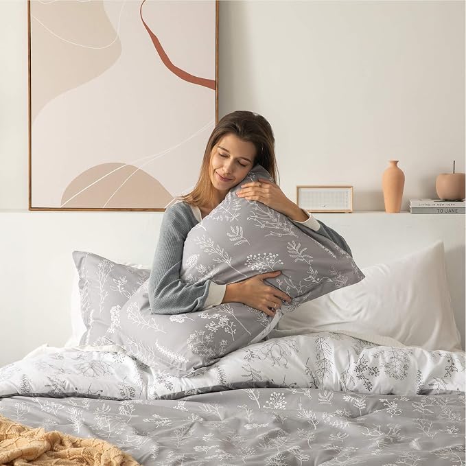Bedsure Light Grey Queen Comforter Set - Image 3