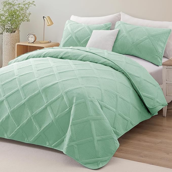 Exclusivo Mezcla Quilts Queen Size, Light Green | Soft Bedspreads - Image 2