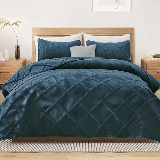 Exclusivo Mezcla Twin Size Quilt Set, Modern Striped Pattern, Lightweight by ExclusivoMezcla