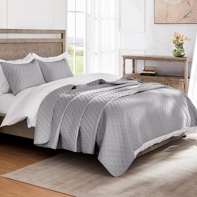 Exclusivo Mezcla Reversible King Size Quilt Bedding Set, Light Grey | - Image 2