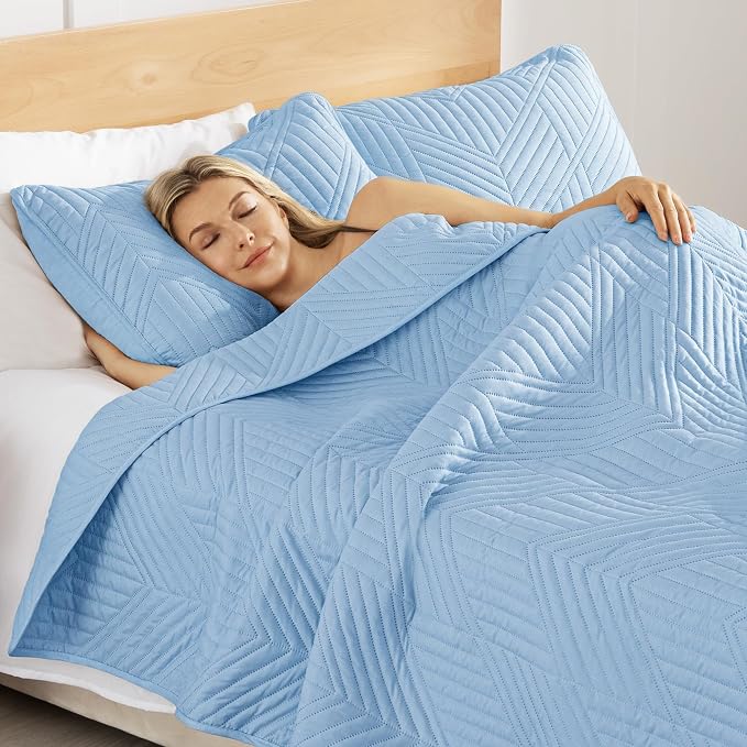 Exclusivo Mezcla California King Quilt Bedding Set, Light Blue | Lightweight - Image 4