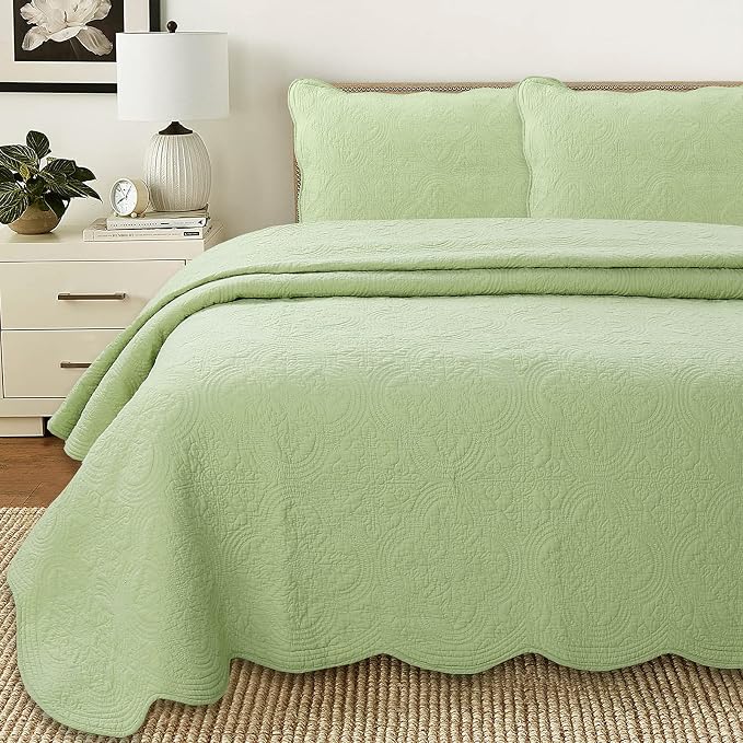 Cozy Line Home Fashions 100% Cotton Medallion Matelasse Embossed Bedding Quilt by CozyLineHomeFashions
