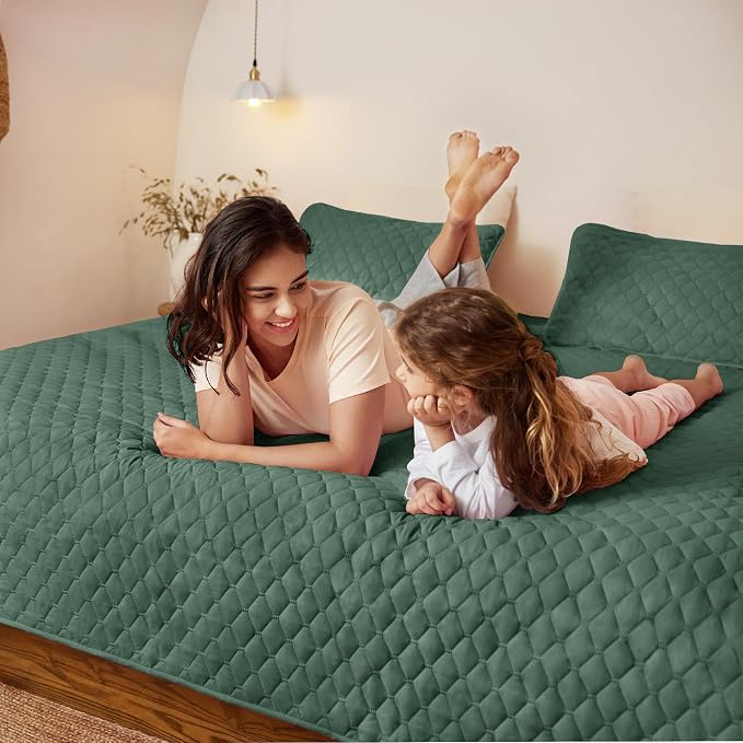 Exclusivo Mezcla Reversible Twin Quilt Bedding Set, Dark Green | Lightweight - Image 3