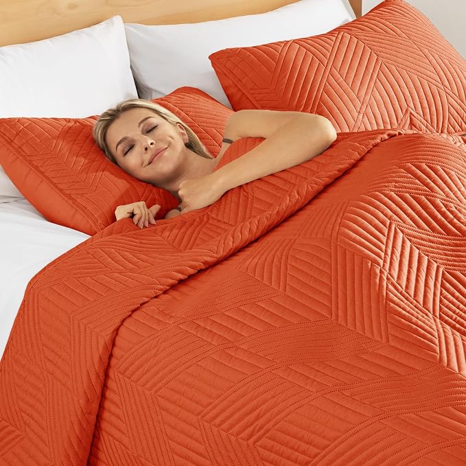 Exclusivo Mezcla Ultrasonic King Quilt Bedding Set, Burnt Orange | Lightweight - Image 4