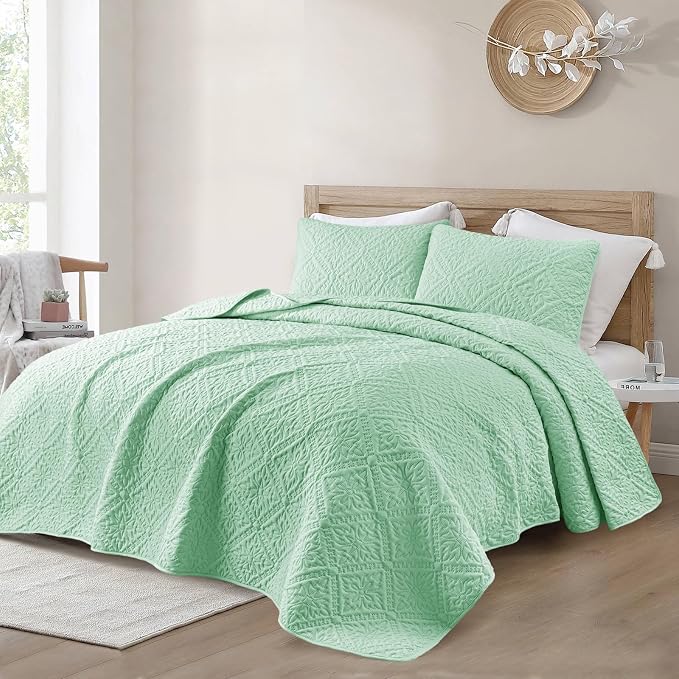 Exclusivo Mezcla California King Quilt Set, Sage Green | Lightweight Soft - Image 2
