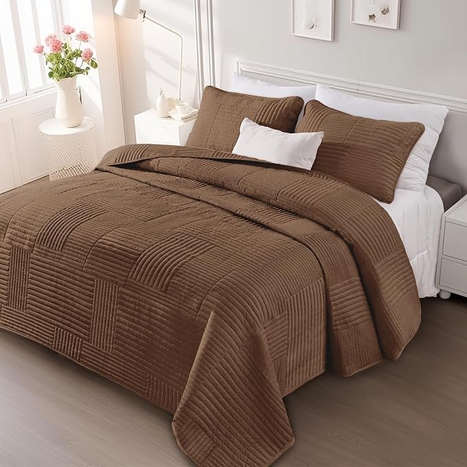 Whale Flotilla Ultra Soft King Quilt Bedding Set, Lightweight - Image 8