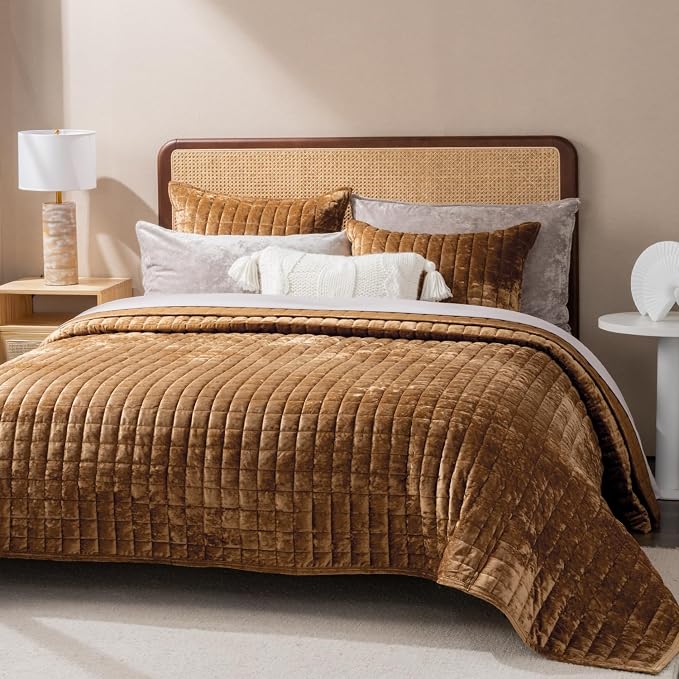 RECYCO Velvet Quilt Set, Oversized California King 118"x106", Caramel Gold | - Image 2