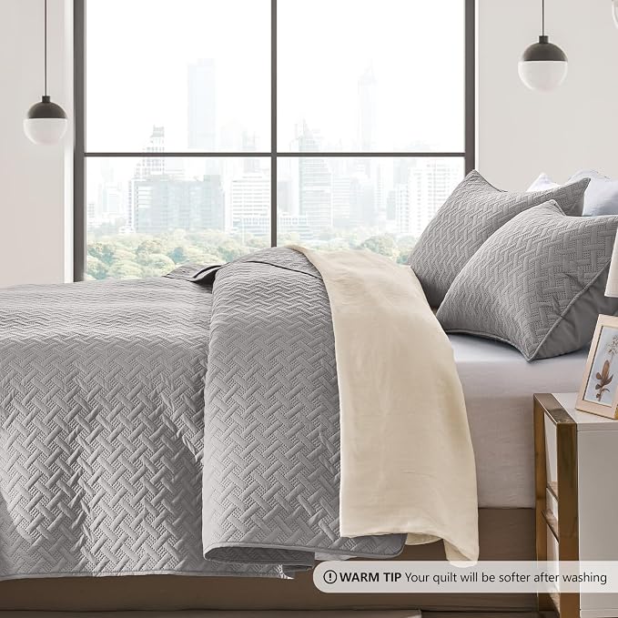 FLYMME Oversized King/California King Quilt Set 118"x106", Light Gray 3-Piece - Image 4