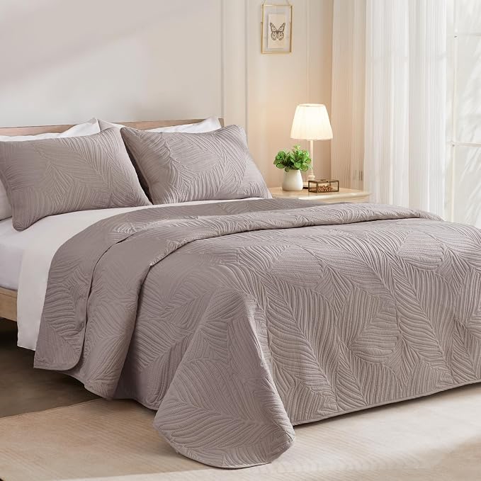 Exclusivo Mezcla 3-Piece King Quilt Bedding Set, Soft Microfiber Bedspreads | - Image 2