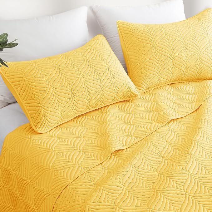 Whale Flotilla Extra Soft King Quilt Bedding Set, Lightweight Bedspreads | - Image 7
