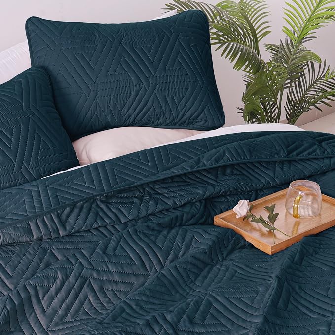 Whale Flotilla Soft Geometric Queen Quilt Set - Image 4