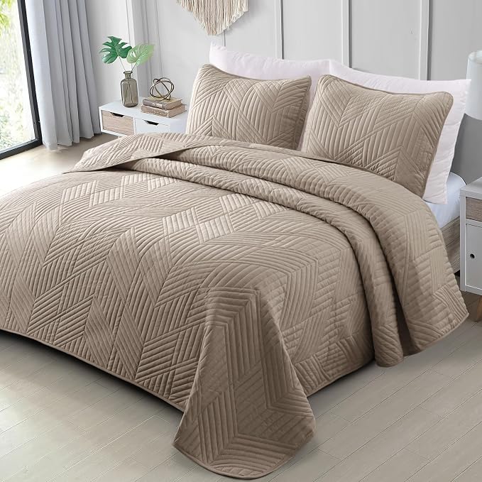 Exclusivo Mezcla California King Quilt Bedding Set, Taupe | Lightweight by ExclusivoMezcla