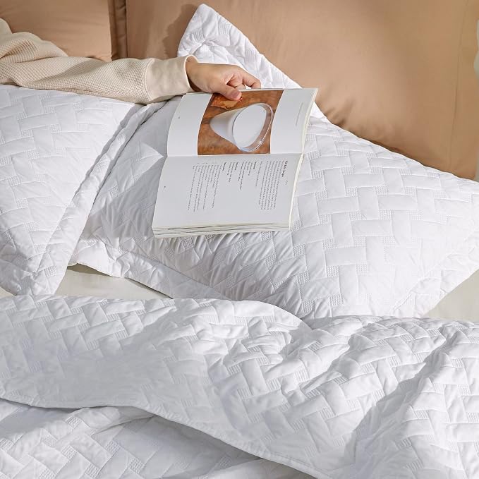 Bedsure Twin Size Quilt, Lightweight Comforter Set, Basket Weave, All-Season - Image 4