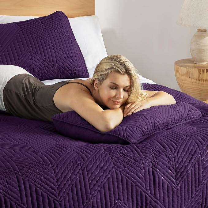 Exclusivo Mezcla Ultrasonic King Quilt Bedding Set, Deep Purple | Lightweight - Image 4