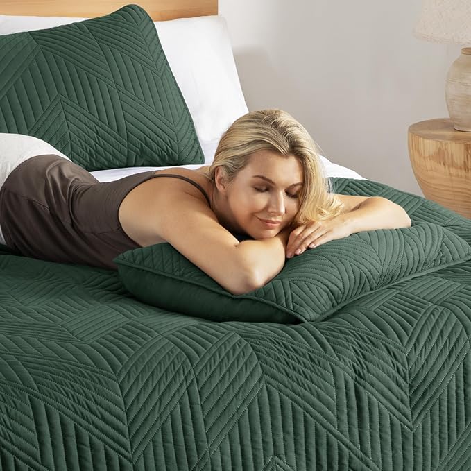 Exclusivo Mezcla California King Quilt Bedding Set, Soft Microfiber, Modern - Image 4
