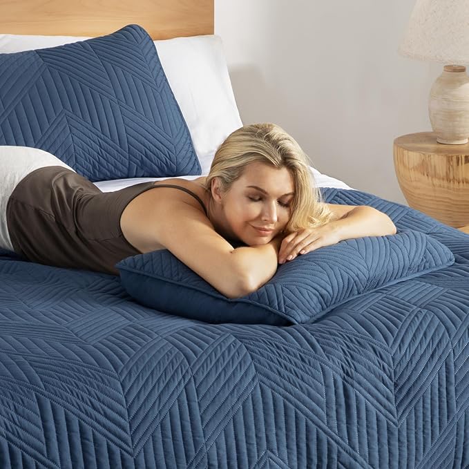 Exclusivo Mezcla Ultrasonic King Quilt Bedding Set, Soft Microfiber, Modern - Image 4