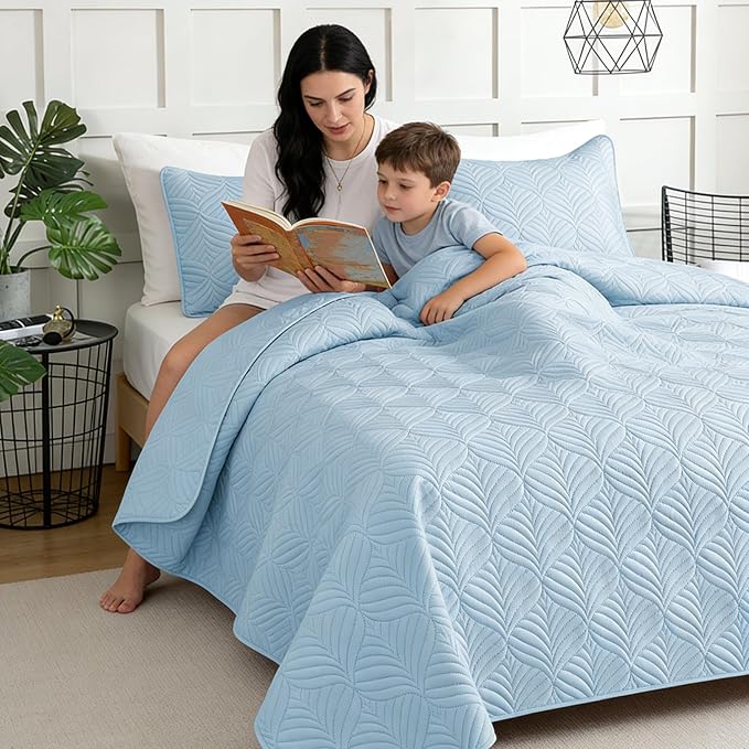 Whale Flotilla Extra Soft King Quilt Bedding Set, Lightweight Bedspreads | - Image 3