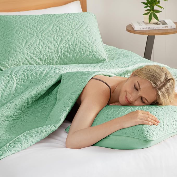 Exclusivo Mezcla California King Quilt Set, Sage Green | Lightweight Soft - Image 4