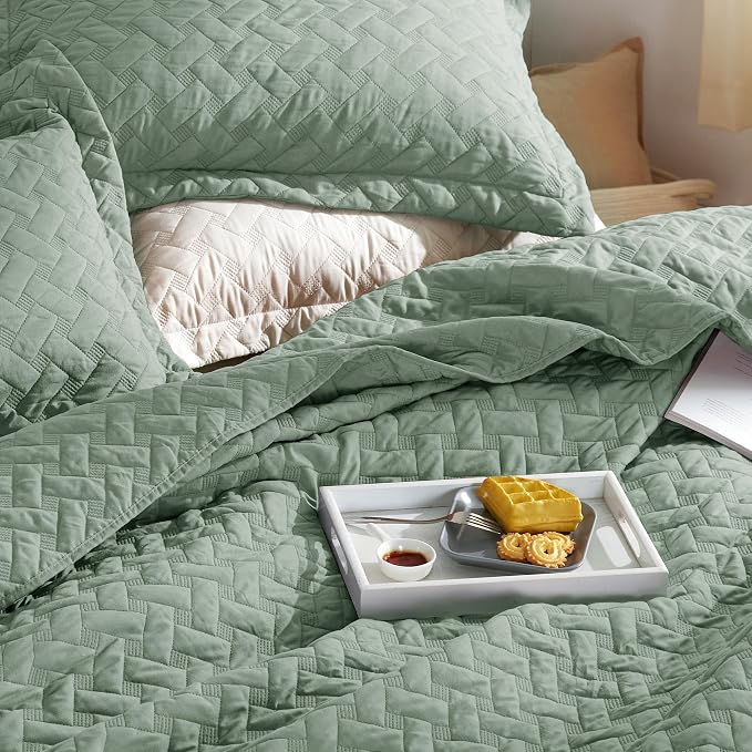Bedsure Quilts Queen Size, Lightweight Comforter Set, Sage Green Bedspread | - Image 2