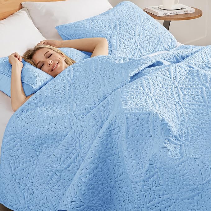 Exclusivo Mezcla King Quilt Set, Light Blue | Lightweight Soft Bedspreads - Image 4