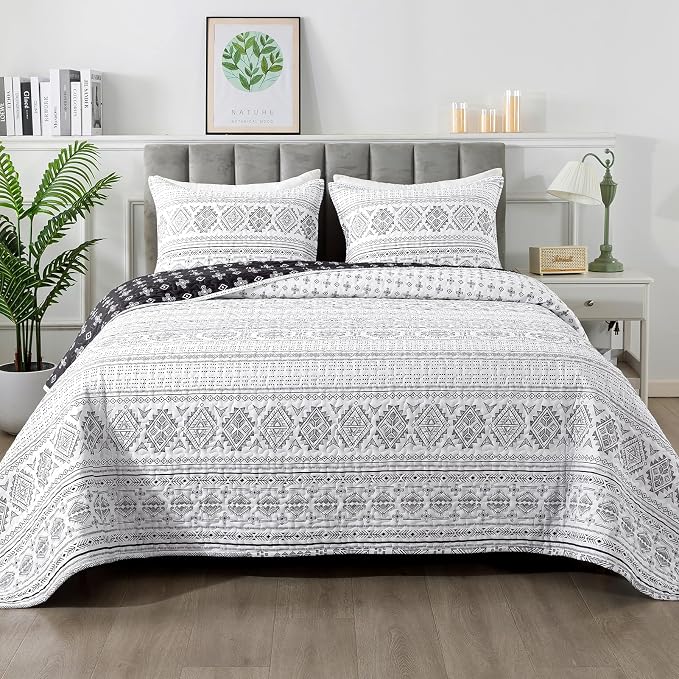 Black White Quilts Queen Size by Andency