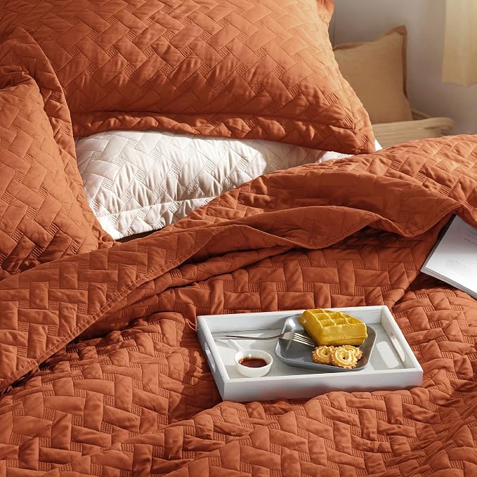 Bedsure Twin Size Quilt, Lightweight Comforter Set, Basket Weave, All-Season - Image 3