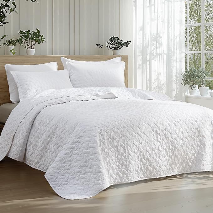 Bedsure Oversized King Quilt, Lightweight Comforter Set, Basket Weave, by Unknown
