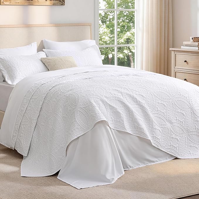 Love's cabin Queen Quilt Set White, Bed in a Bag Queen Size Bedding 7 Pieces by Lovescabin