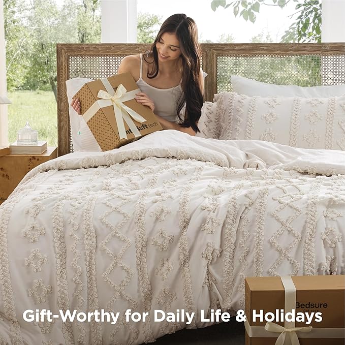 Bedsure Tufted Boho Comforter Set Oversized King Size - Image 4