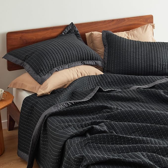 Bedsure Queen Quilt, Lightweight Soft Striped Comforter Bedding Set, All-Season - Image 3