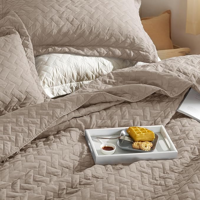 Bedsure California King Quilt, Lightweight Comforter Set, Taupe Bedspread | - Image 2