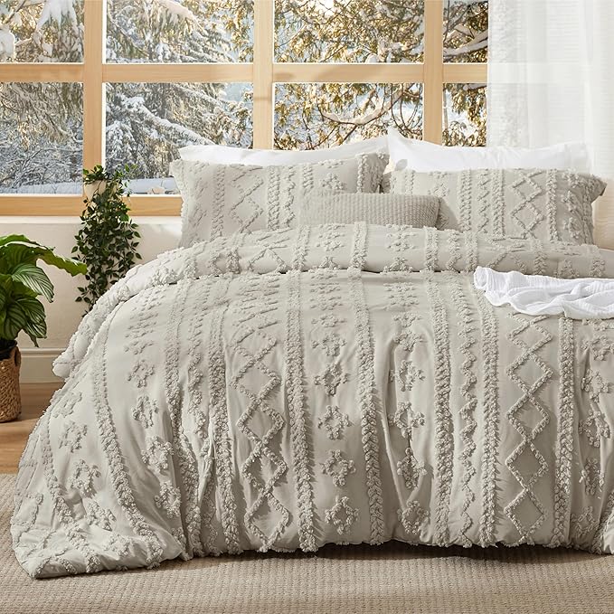 Bedsure Tufted Boho Comforter Set Oversized Queen by Unknown
