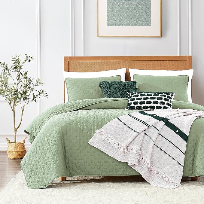 ROARINGWILD Sage Green Oversized King Size Quilt Bedding Set, California Cal by ROARINGWILD