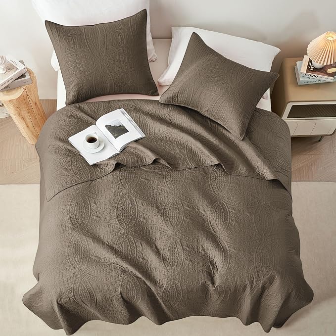 akkialla Mocha Brown King/Cal King Quilt Set, Ultrasonic Lightweight Bedspread - Image 3